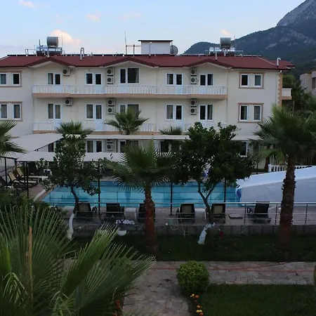 Gold Stone Hotell 3*